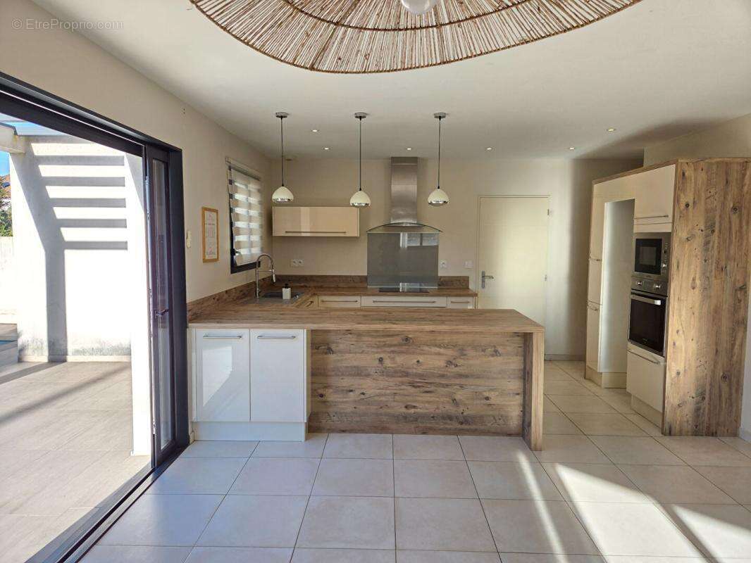 Maison à MONTELIMAR