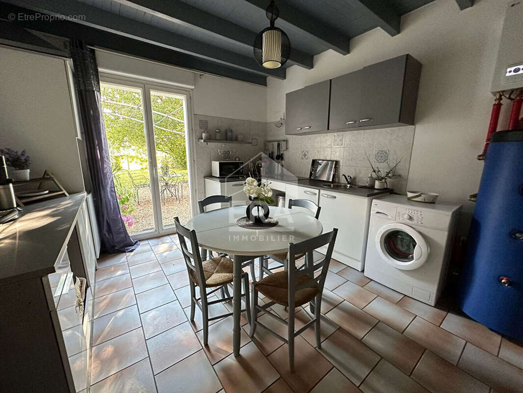 Maison à SAINT-MARTIAL-D'ARTENSET