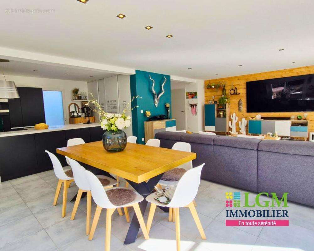 Maison à PLAN-DE-LA-TOUR