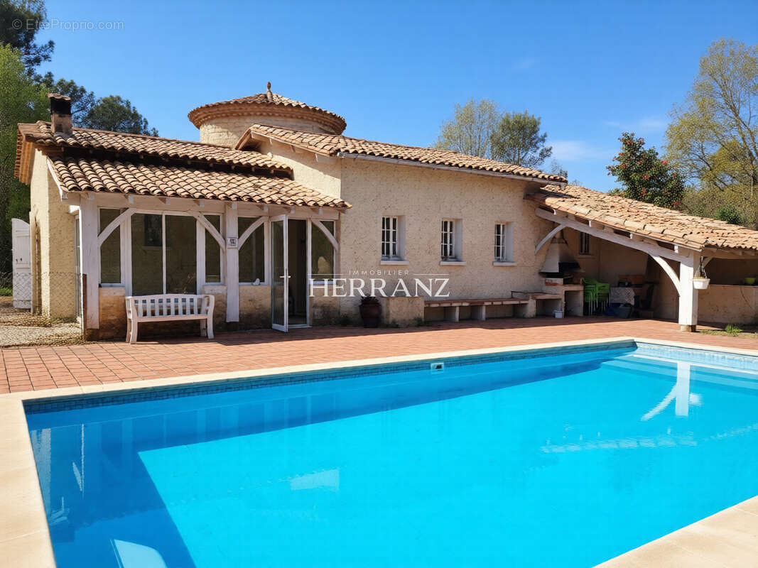 Maison à MENESPLET