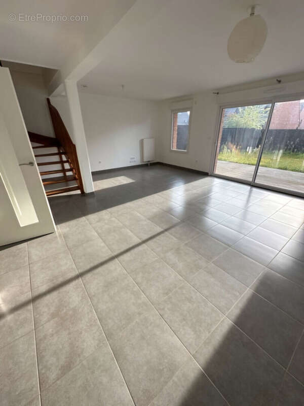 Maison à NEUVILLE-EN-FERRAIN