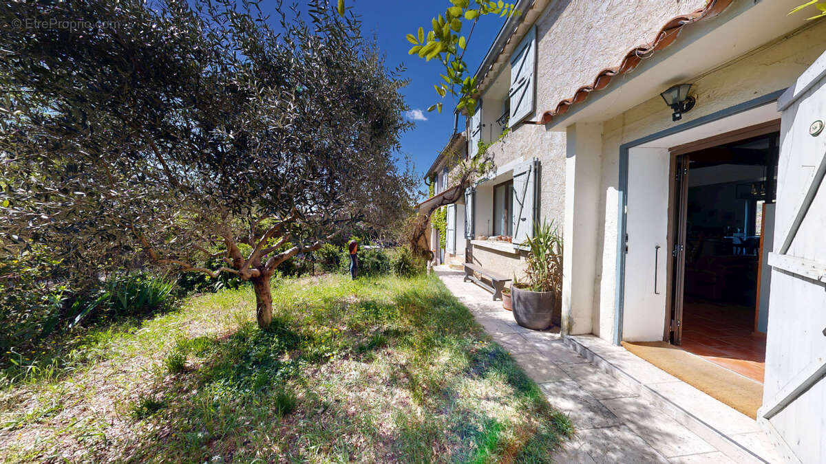 Maison à ALLEMAGNE-EN-PROVENCE