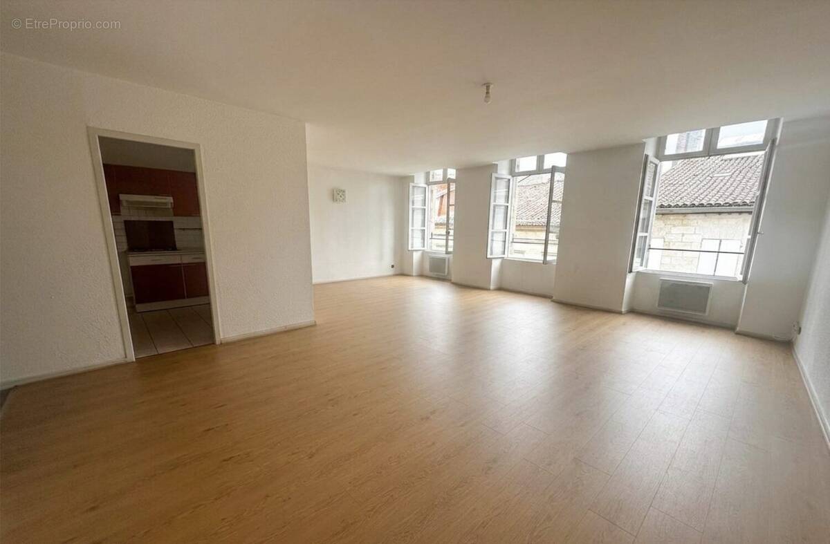 Appartement à COUTRAS