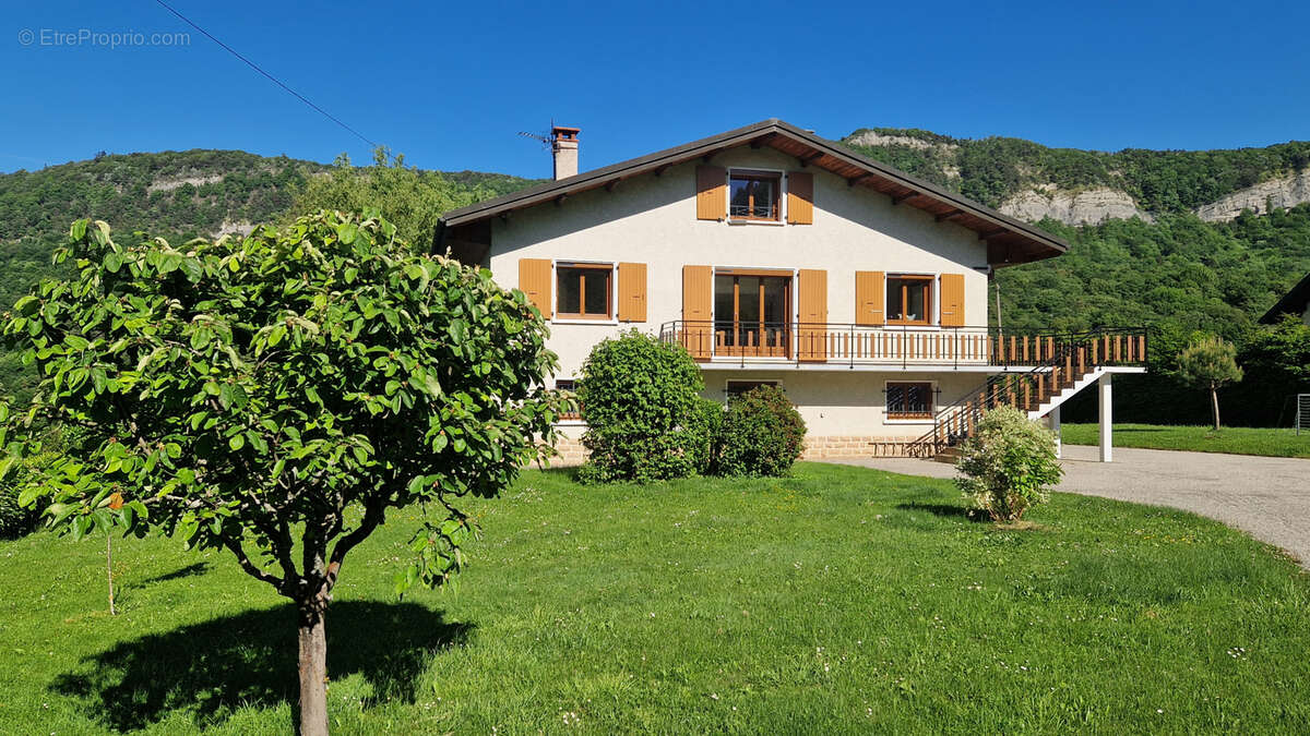Maison à MONTAGNOLE