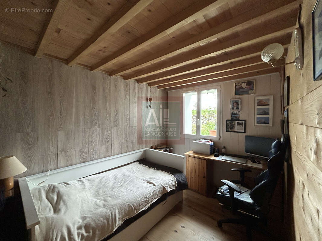 Maison de plain-pied sur terrain arboré de 2 200 m2 - photo 7