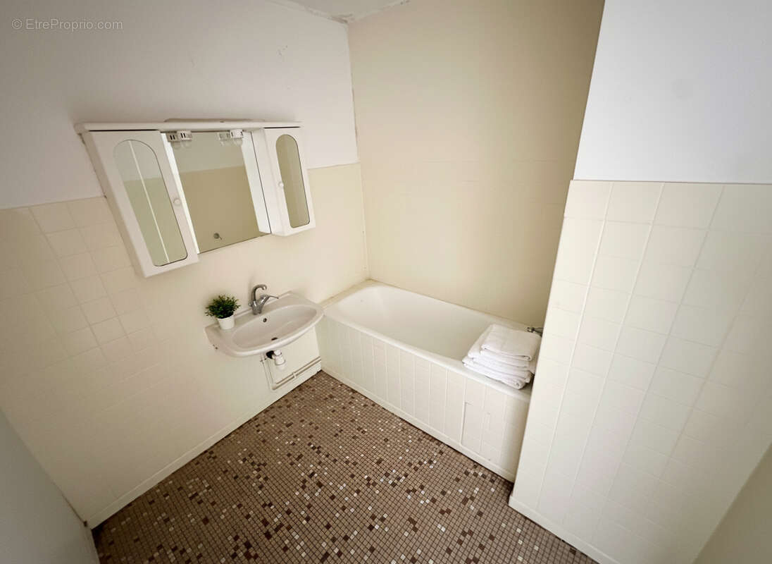 Appartement à FRENEUSE