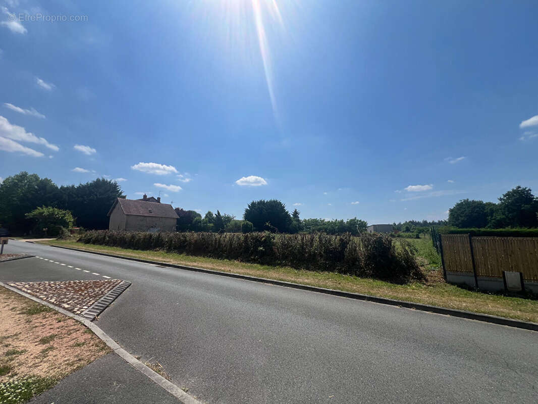 Terrain à NERIS-LES-BAINS
