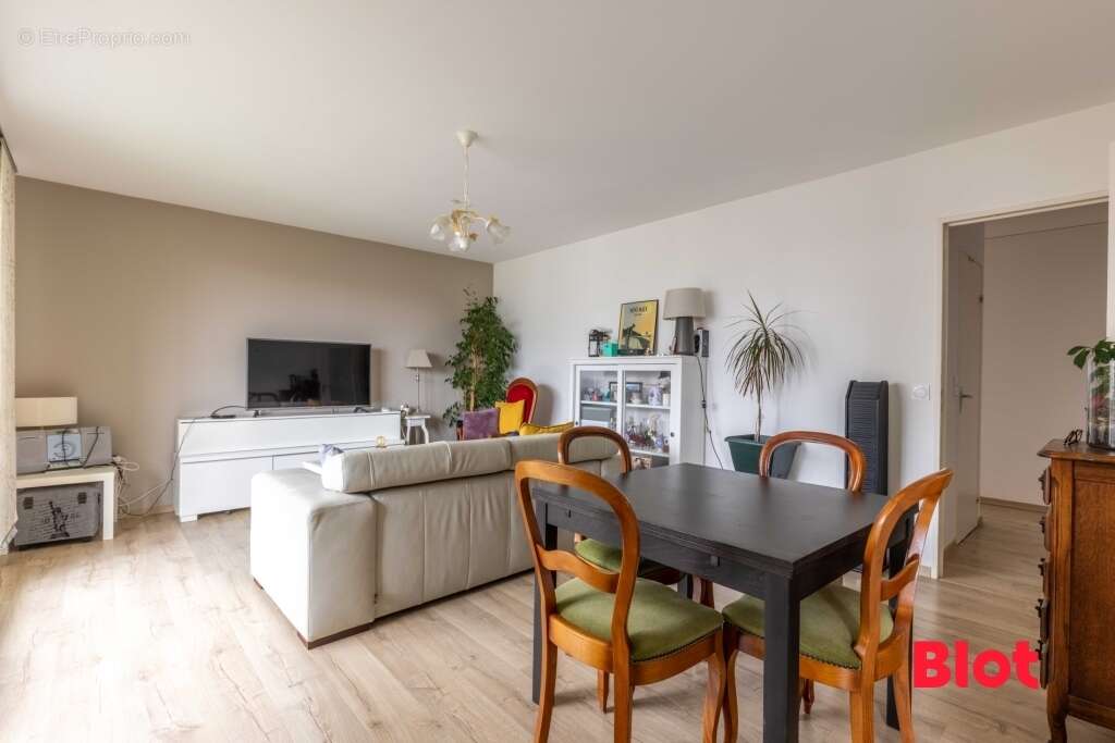 Appartement à LE RHEU