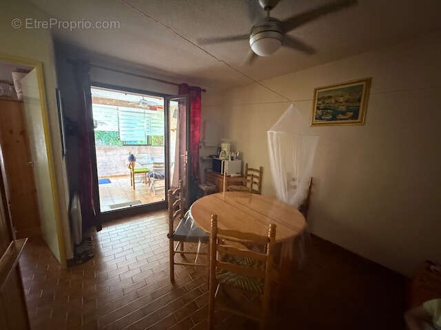 BANDOL type 2 dans résidence avec piscine - photo 2