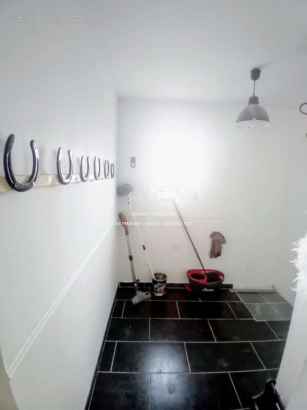 Espace buanderie  - Maison à BOSSAY-SUR-CLAISE