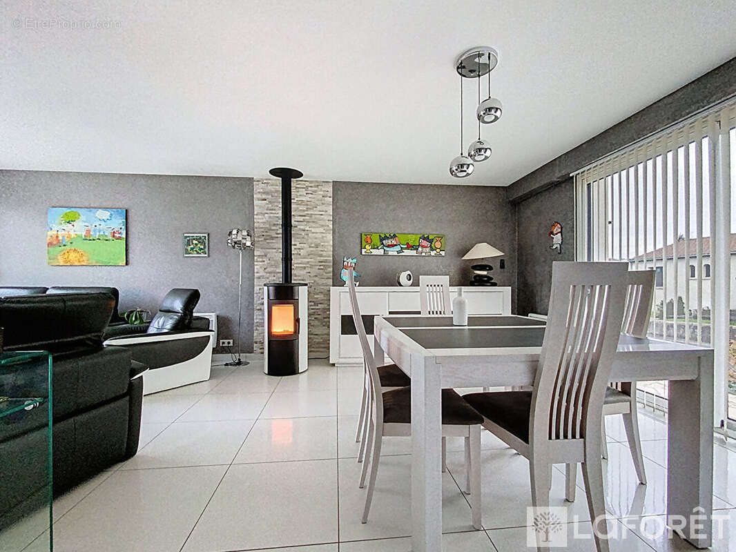 Maison à SAINT-LAURENT-SUR-SEVRE