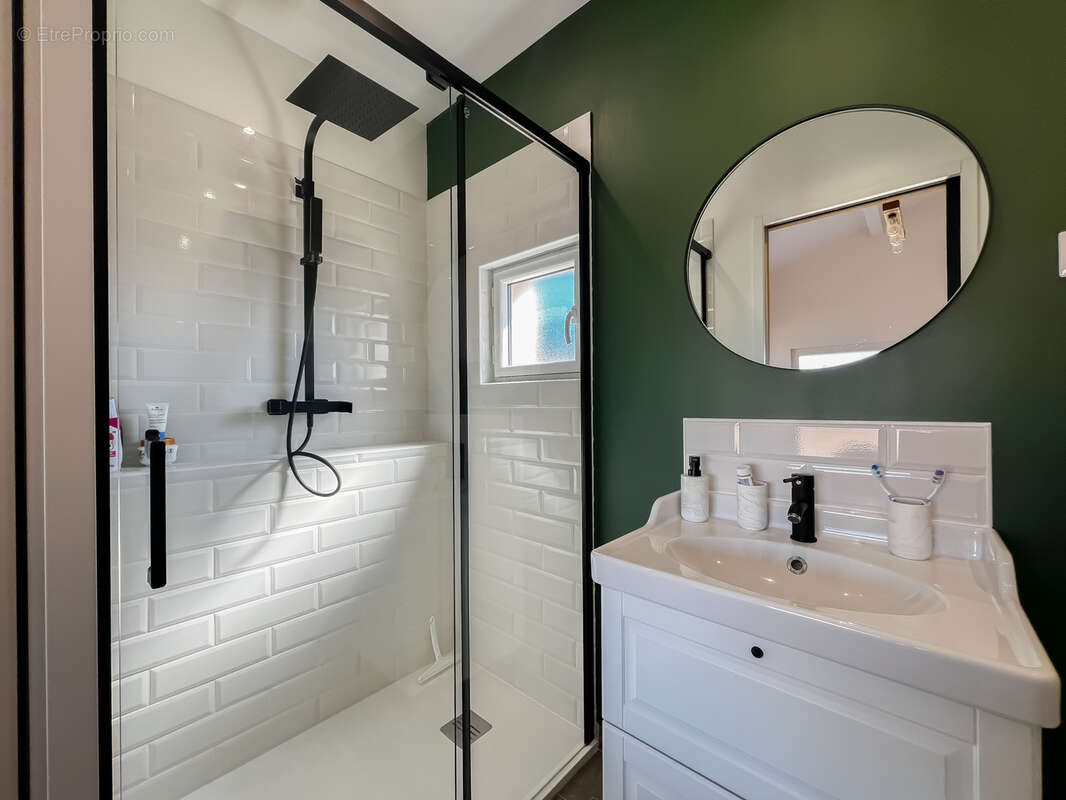 Maison à SAINT-MITRE-LES-REMPARTS