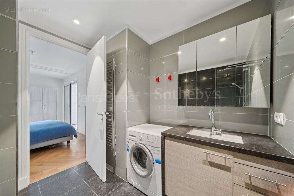 Appartement à PARIS-7E