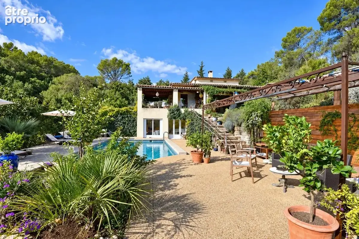 Tourrettes – Villa 220 m² avec piscine, studio indépendant et terrain de 5 840 m² - photo 24