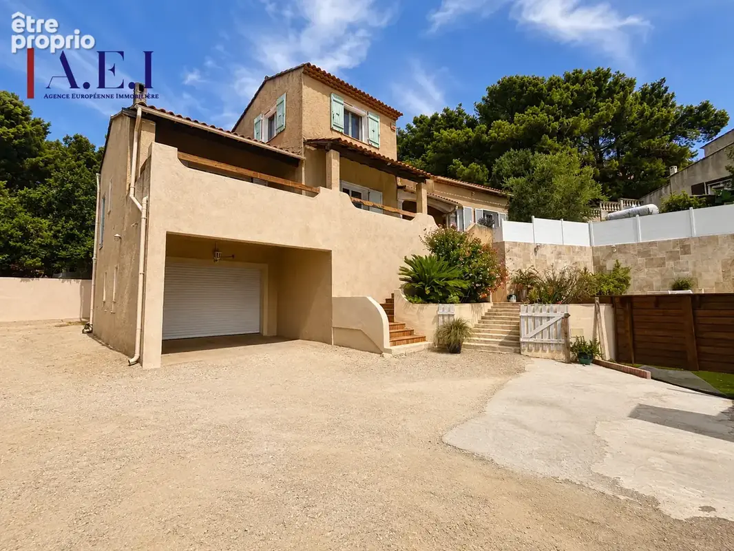 La Seyne-sur-Mer   Belle villa familiale 5 pièces sur 1 080 m2 de terrain - photo 3