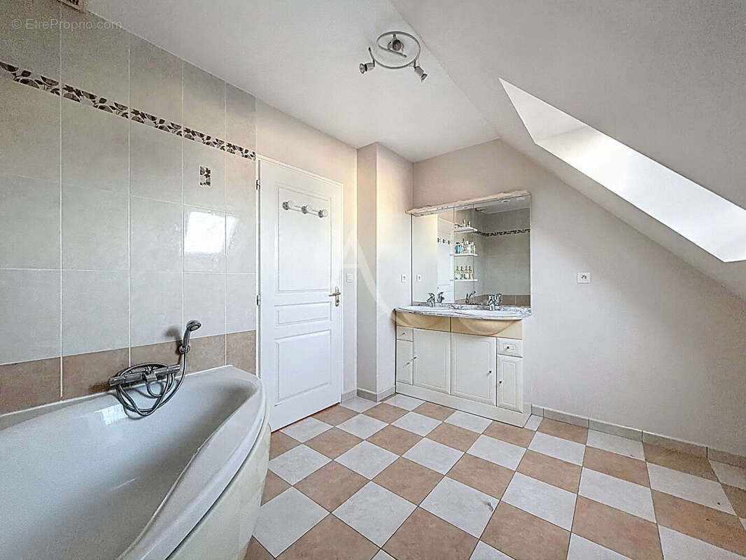 Maison à BRISSAC-QUINCE