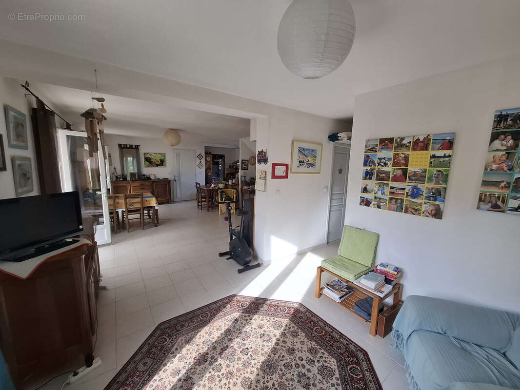 Maison à FONTVIEILLE