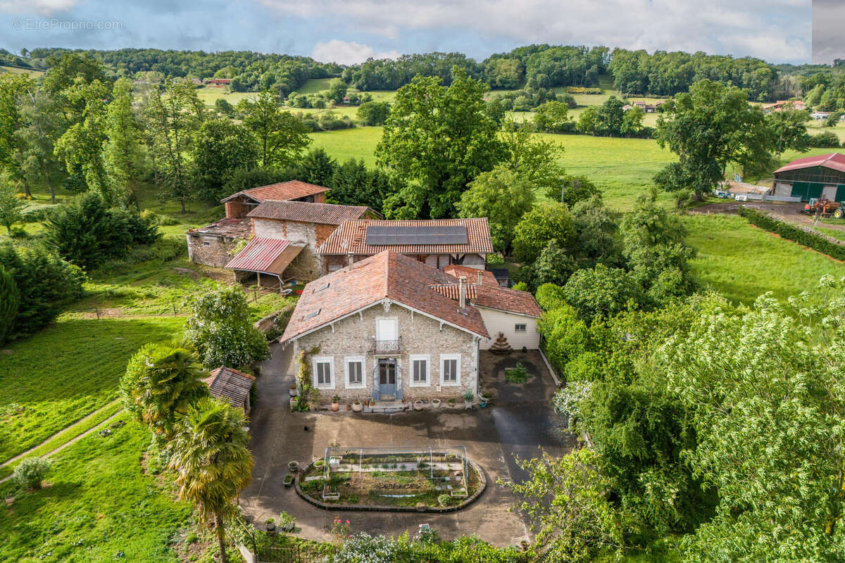Maison à LES TOURREILLES