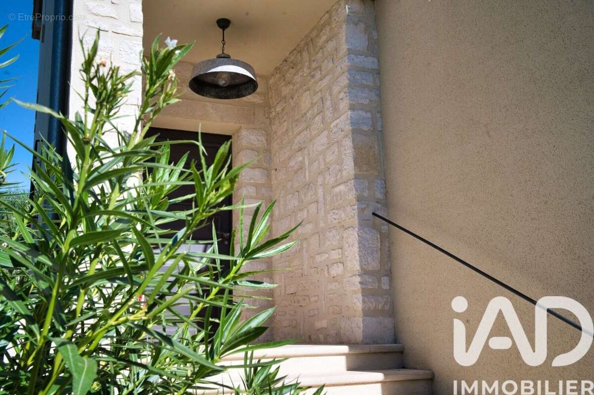 Maison 184 m² à Uzes  - photo 9