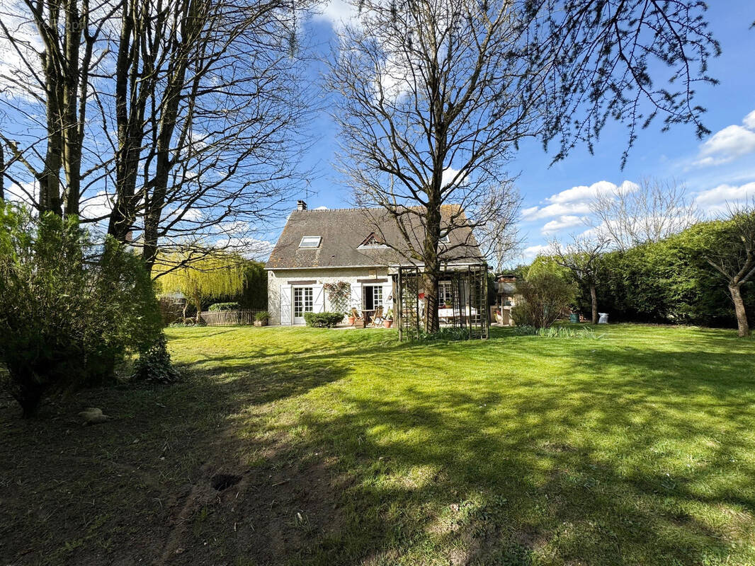 Maison à THIERS-SUR-THEVE