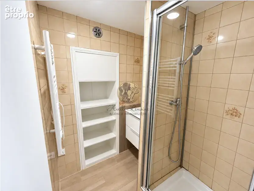 Maison de village 60 m2 avec cachet   poutres et pierres apparentes   2 chambres   véranda - photo 10