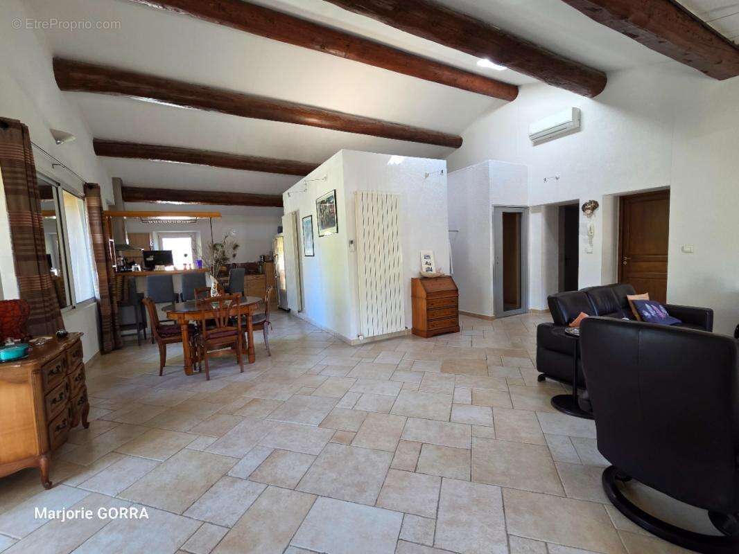 Appartement à NANS-LES-PINS