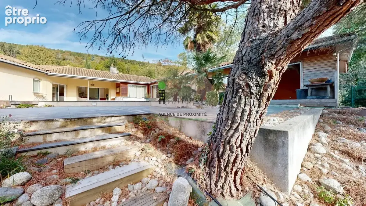 **Somptueuse villa familiale à Limonest – Piscine, jacuzzi et appartement indépendant** - photo 2