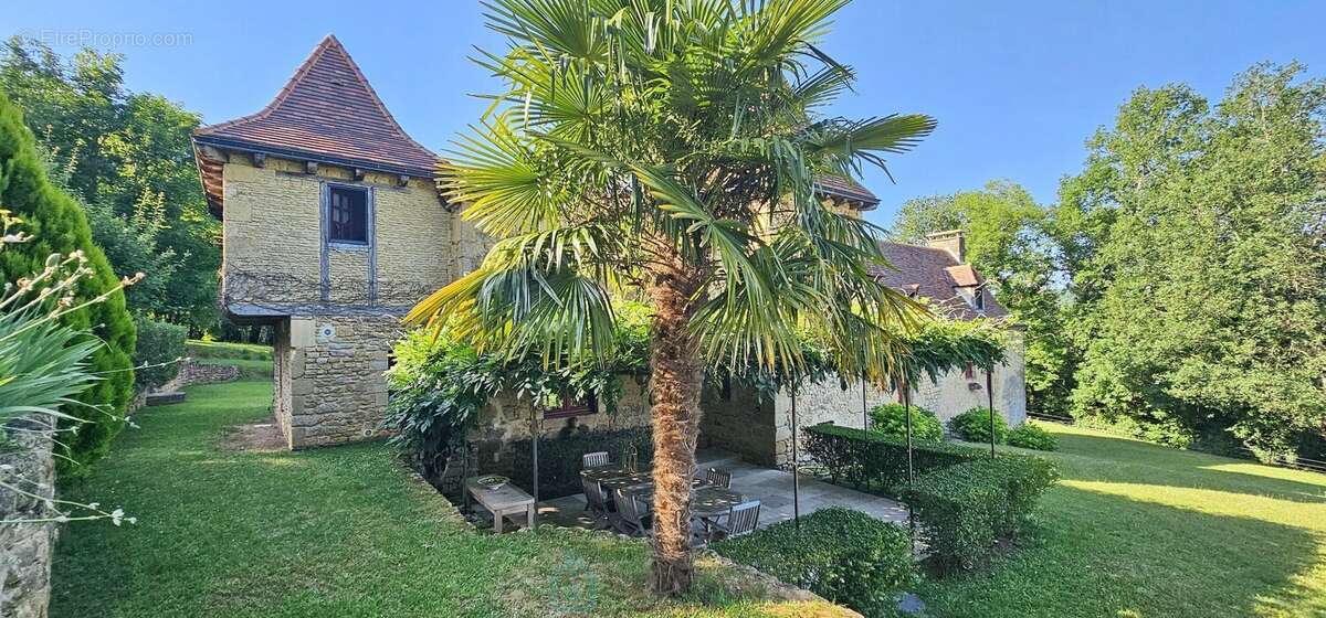 Véritable joyau niché dans un écrin de verdure sur la commune de Domme. - photo 7