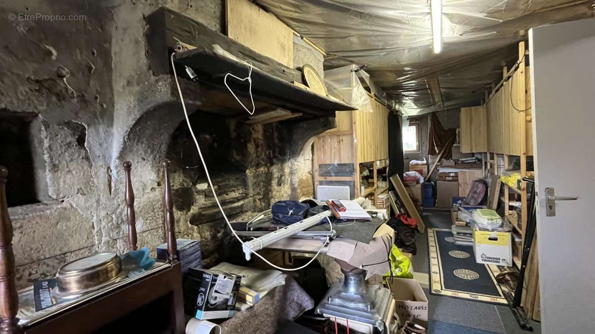 Maison à CHARBONNAT