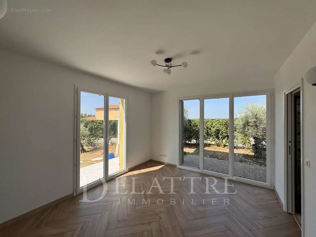 Appartement à SAINT-LAURENT-DU-VAR