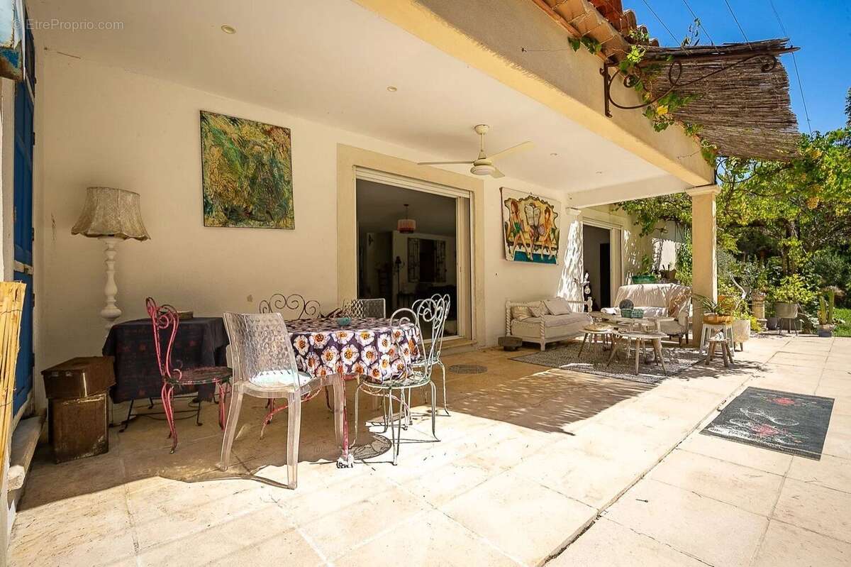 Maison à VENTABREN