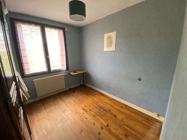 Maison à MARINGUES
