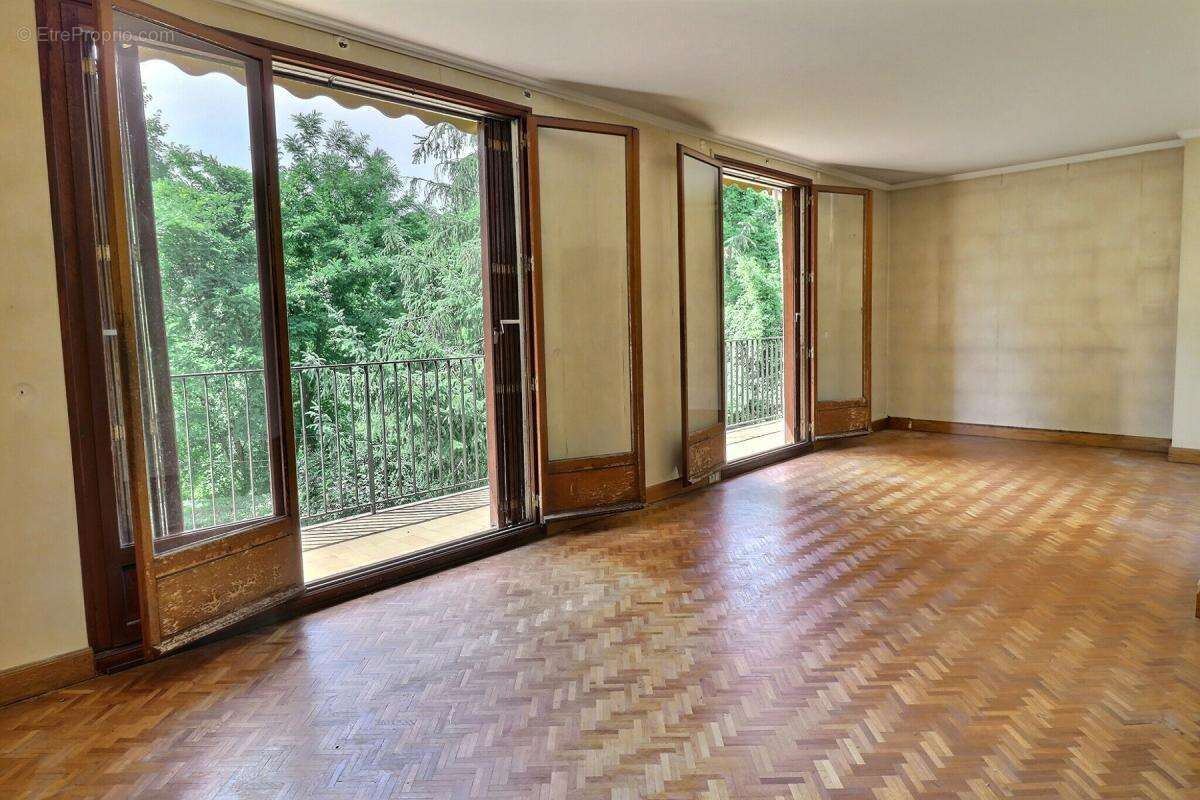 Appartement à MAREIL-MARLY