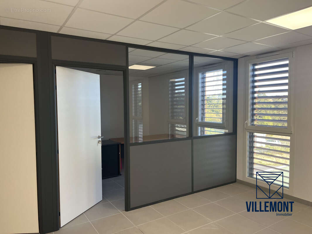 Commerce à SAINT-JEAN-DE-VEDAS