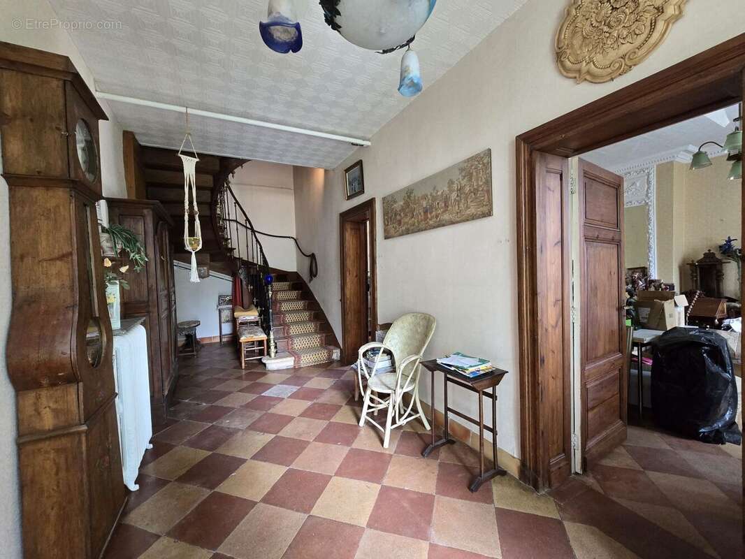 Maison à SAUVETERRE-SAINT-DENIS