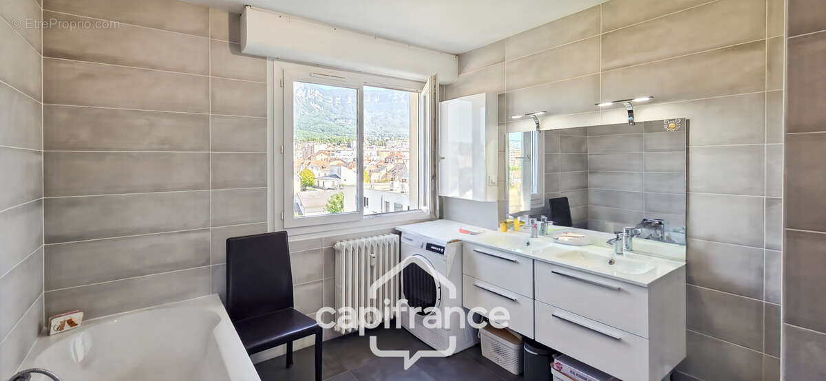 Appartement à vendre 5 pièces entre ville et lac - AIX LES BAINS (73)  Dernier étage - photo 6