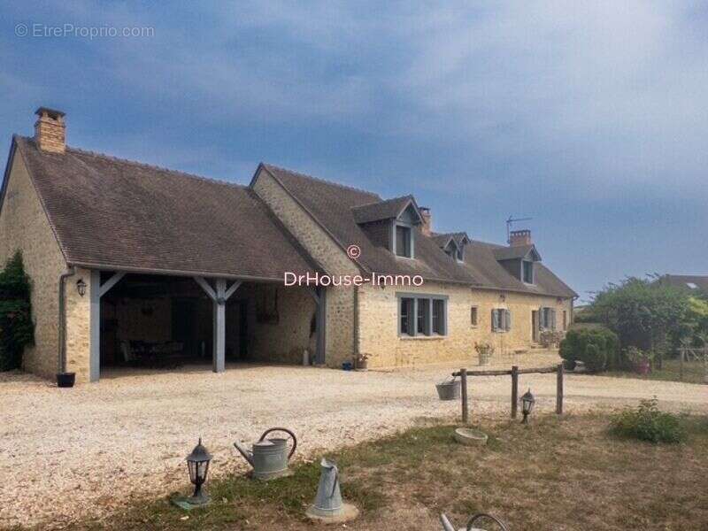 Maison à SAINT-COSME-EN-VAIRAIS