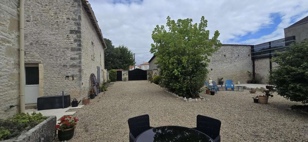 Maison à LOIRE-SUR-NIE