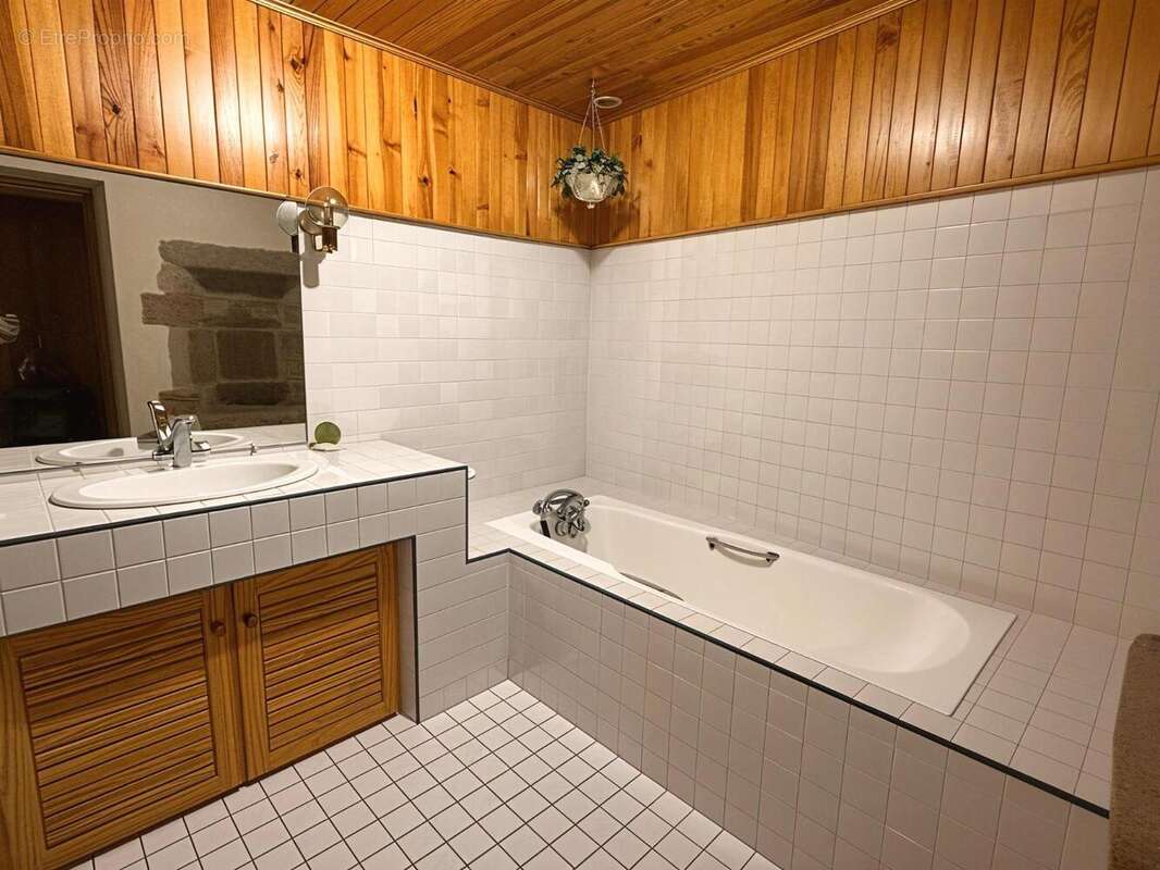   - Maison à JAUJAC