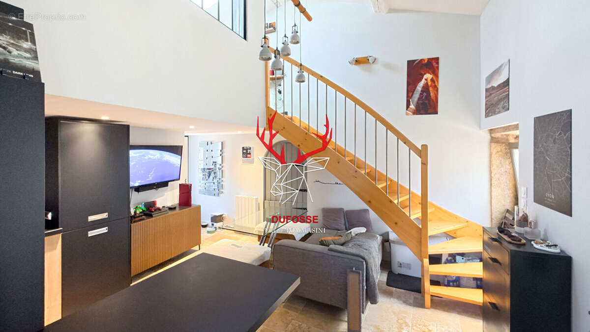 Appartement à LA TOUR-DE-SALVAGNY