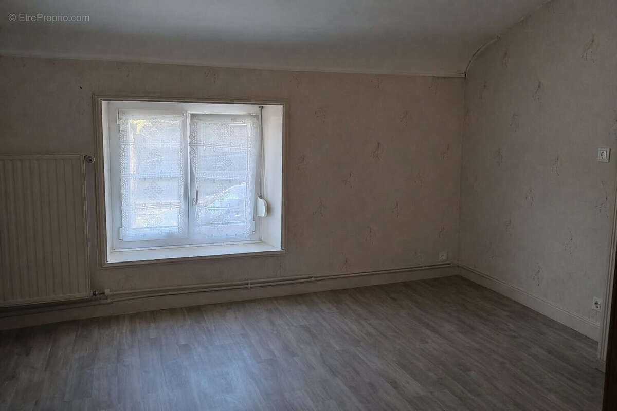 Maison à VRIGNE-AUX-BOIS