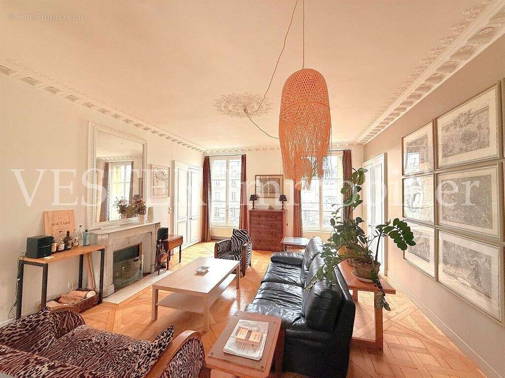 Appartement à PARIS-10E