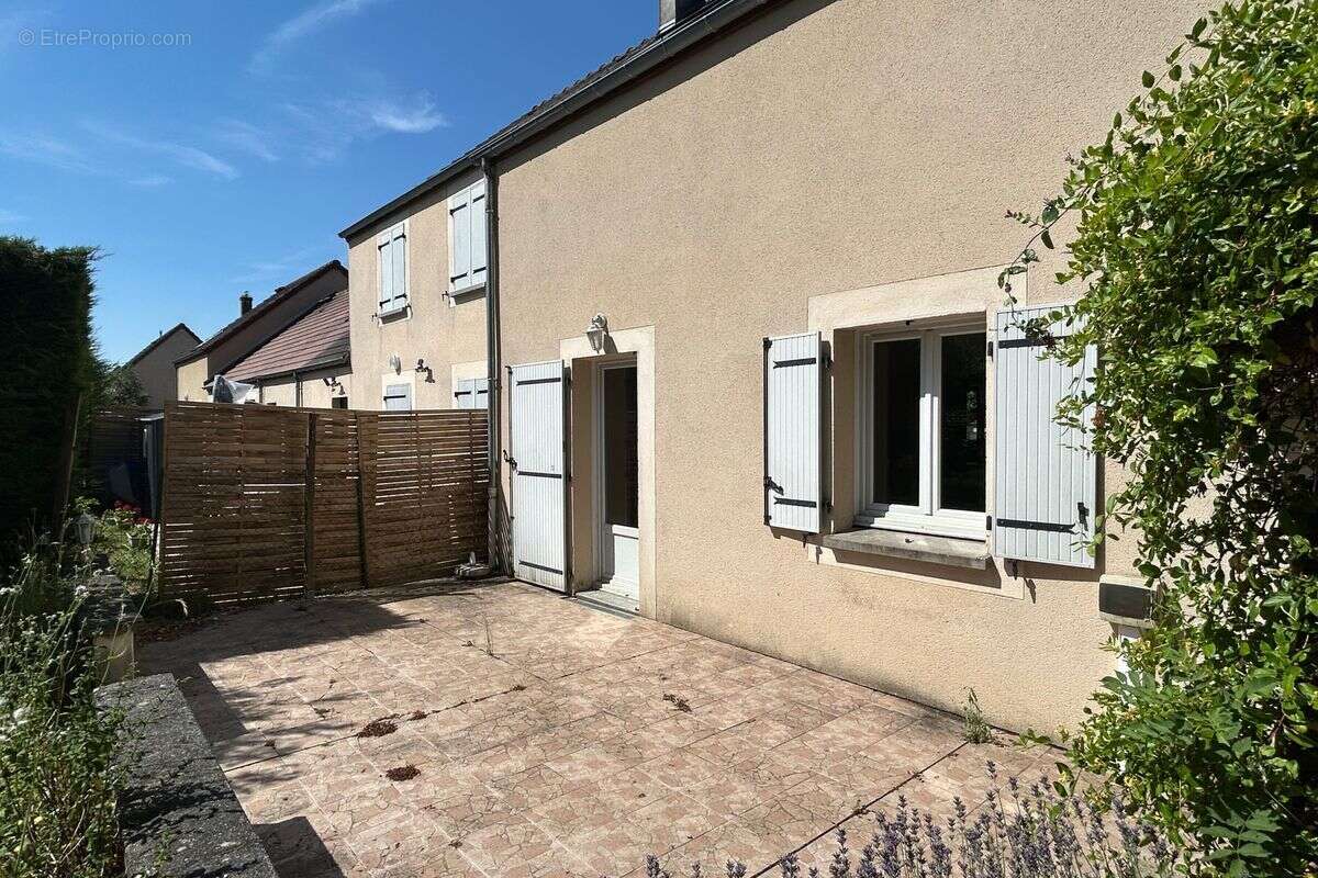 Maison à TOUCY