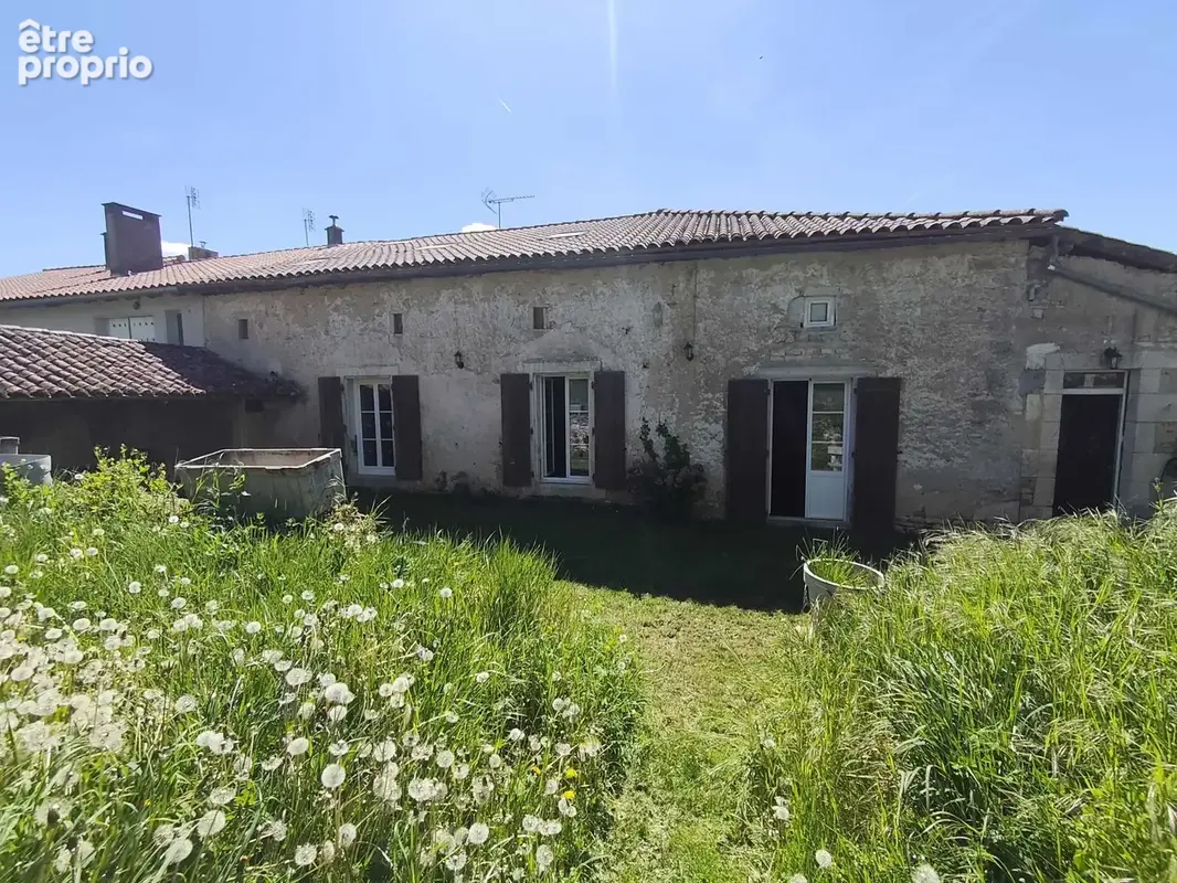 Photo Maison à Saint-Laurent-De-Ceris au prix de 126 600€