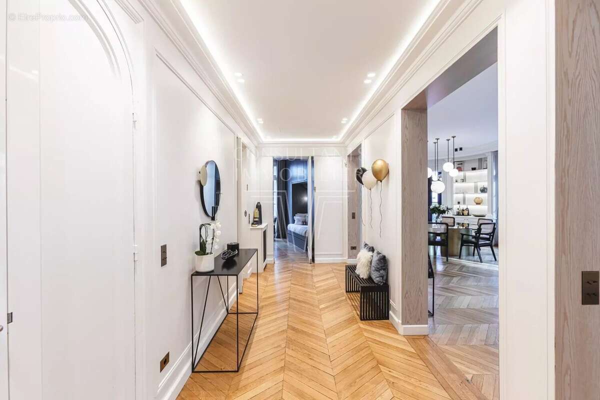 Appartement à PARIS-17E