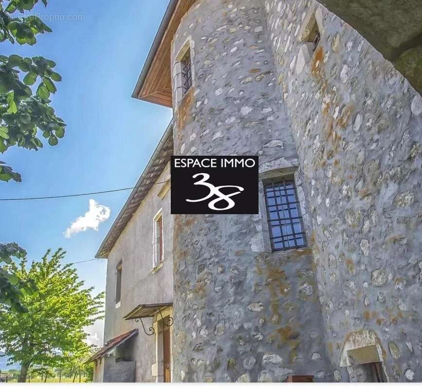 Maison à YENNE
