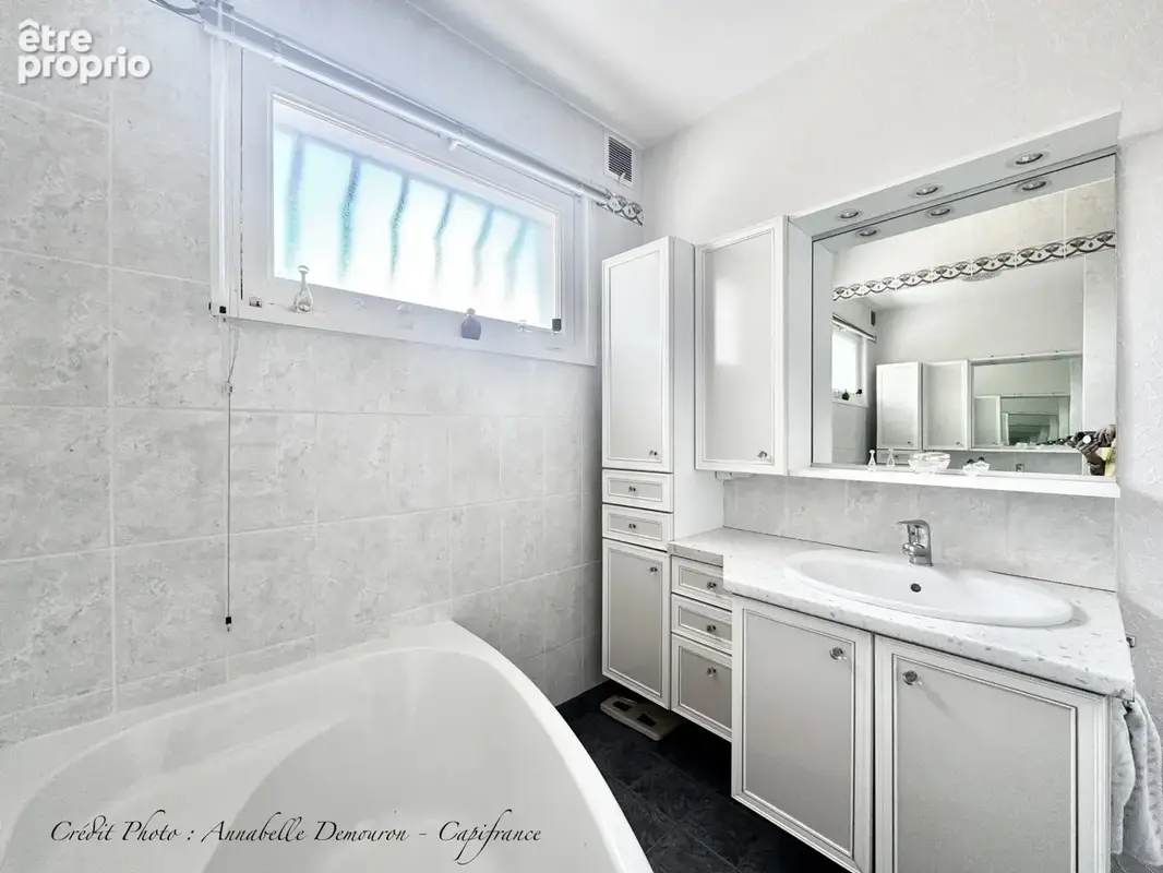 MOZAC – Maison de plain-pied 3 chambres/bureau – PISCINE – TERRAIN divisible de 2324 M² – Garages - photo 12