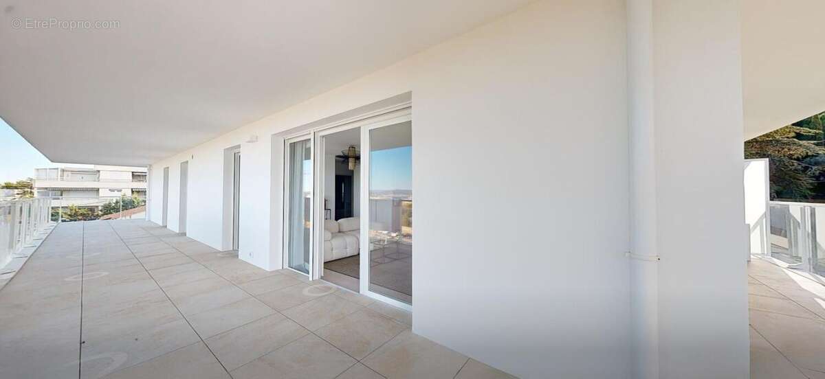 Sète - Face au Bassin de Thau : T4 traversant avec 62 m² de terrasse - photo 4