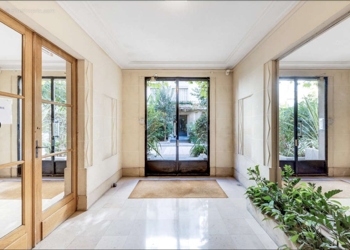 Appartement à PARIS-7E