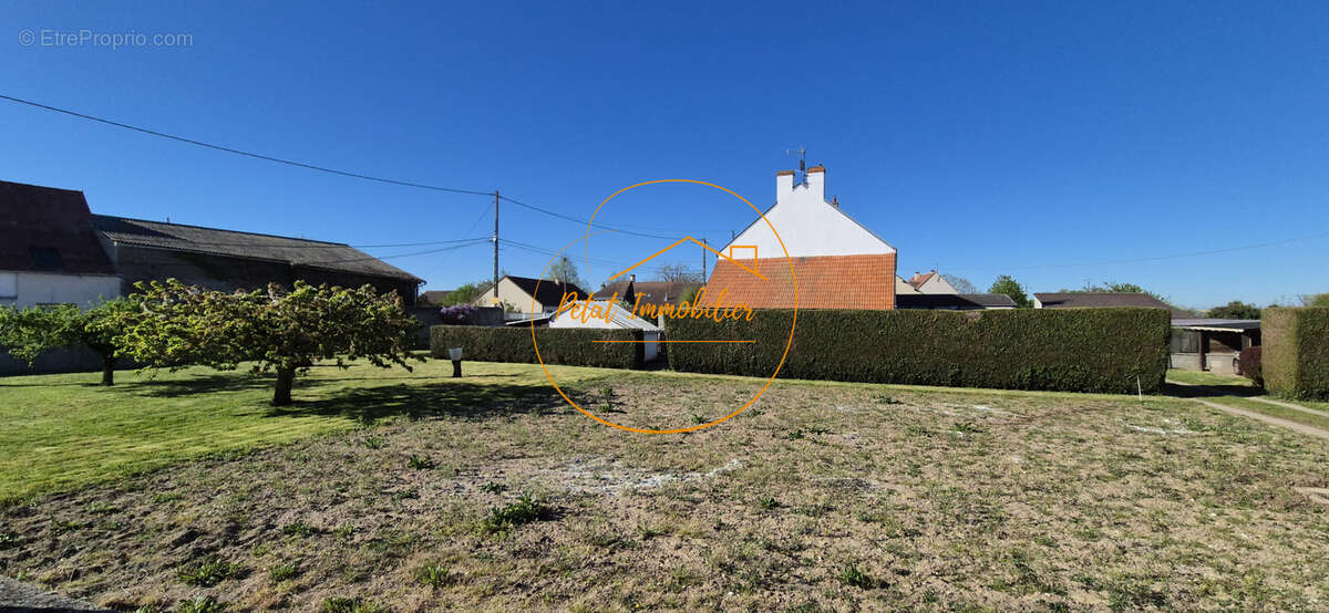 Maison familiale de 118 m2 avec dépendances, garages et beau potentiel - photo 7